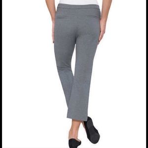 Max & Mia Jeans - NWT Max & Mia Capri Dress Pull On Pants. Grey. M Max & Mia Jeans - NWT Max & Mia Capri Dress Pull On Pants. Grey. M